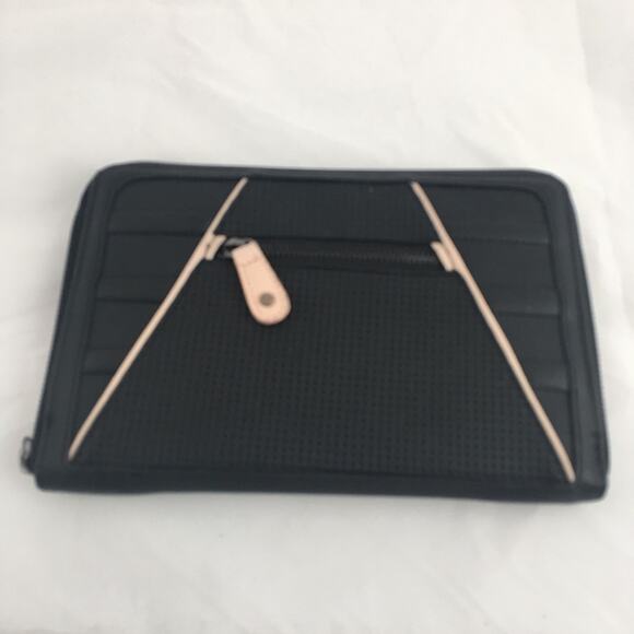 Kensie Clutch / Wallet - Picture 1 of 3
